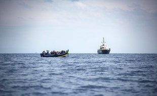 Un bateau de migrants secouru par la police espagnole en 2018.