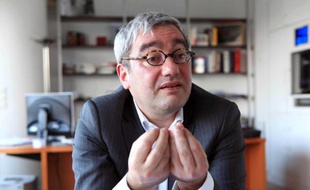 Emmanuel Hoog, PDG de l'AFP dans son bureau place de la Bourse, à Paris, le 14 mars 2011