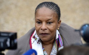 "Confiance", "liberté", "conjoncture": la Garde des Sceaux Christiane Taubira a lancé mardi la réflexion sur une réforme des tribunaux de commerce en se prévalant d'agir dans un climat pour une fois serein à l'égard de ce secteur connu pour sa grande sensibilité.