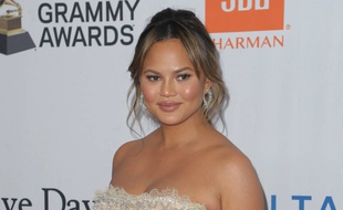 La top Chrissy Teigen