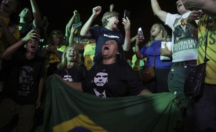 Le candidat d'extrême droite Jair Bolsonaro arrive en tête du premier tour de la présidentielle au Brésil avec 48,12% des voix le 7 octobre 2018.