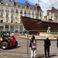 Le bateau échoué du VAN fait déjà sensation place Royale à Nantes