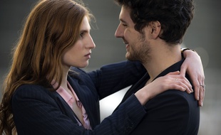 Agathe Bonitzer et Vincent Lacoste dans Tout de suite maintenant de Pascal Bonitzer
