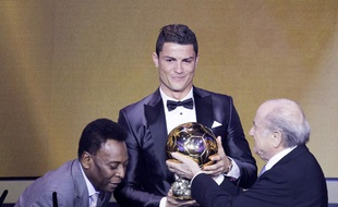 Cristiano Ronaldo, Pelé et Sepp Blatter à la cérémonie du Ballon d'Or 2013, à Zurich