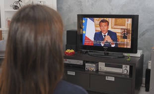 Lors de l'allocution télévisée du 13 avril 2020, Emmanuel Macron a annoncé le versement d'une aide exceptionnelle aux familles les plus modestes Les étudiants les plus précaires seront aussi aidés.