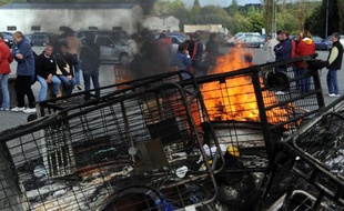 Le site de la société Gad SAS bloqué le 10 octobre 2013 par des salariés à Lampaul-Guimilliau