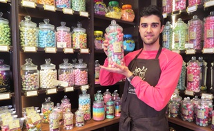 Maxime Tait, gérant de la boutique Q&K confiserie