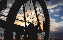 Un cycliste de l’extrême français arrêté et incarcéré en Russie