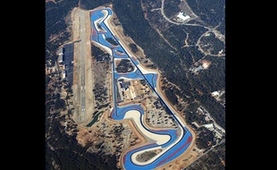 Photo aérienne prise le 1er février 2002 du circuit du Castellet, dans le Var.