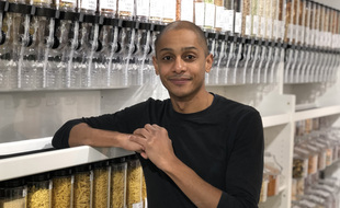 Gérant du nouveau magasin de l'enseigne Day by Day à Rennes, David Sene veut « démocratiser » le vrac.