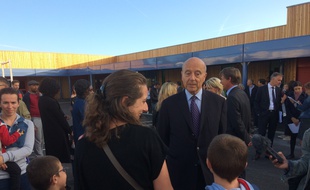 Alain Juppé, maire de Bordeaux, s'est rendu dans l'école provisoire à l'occasion de la rentrée scolaire.