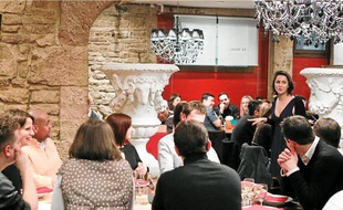 Les soirées sont organisées une fois par mois le dimanche dans des restaurants différents.