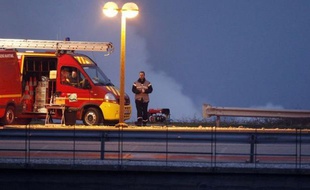 Deux départs de feu dans un bâtiment réacteur de la centrale nucléaire de Penly (Seine-Maritime) ont provoqué l'arrêt automatique du réacteur jeudi en début d'après-midi, avant d'être éteints par les pompiers.