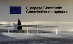 Prévisions économiques, surveillance des déficits, examen des budgets nationaux: la Commission européenne entame la semaine prochaine un mois chargé sur le plan économique, au cours duquel elle doit s'imposer comme un organe de contrôle crédible face à des Etats rétifs devant ses nouvelles prérogatives.
