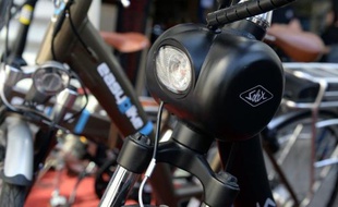 La production des mythiques Solex, qui ont connu leur heure de gloire dans les années 60 et 70, va redémarrer dans l'Hexagone 25 ans après son interruption, un succès du "fabriqué en France" cher à Arnaud Montebourg face au "made in China".
