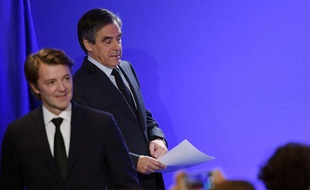 François Baroin et François Fillon lors de la conférence de presse du second, le 1er mars 2017 à Paris.