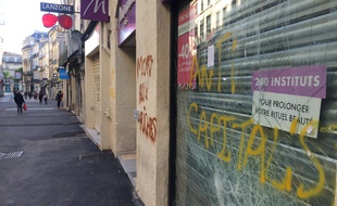 Une vitrine brisée, samedi, lors de la manifestation anti-Macron à Montpellier.