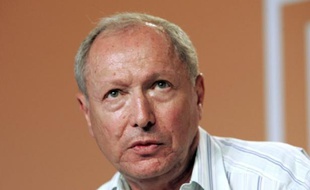 Jean Peyrelevade, patron du Crédit Lyonnais de 1993 à 2003, a estimé mercredi que l'Etat français devait se porter partie civile dans l'affaire Tapie/Crédit Lyonnais.