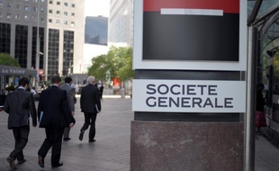 La banque Société Générale a enregistré au premier trimestre un bénéfice net en recul de 20,1%, à 732 millions, affecté notamment par une réévaluation de la dette liée au risque de crédit propre à hauteur de 119 millions, selon un communiqué publié jeudi.