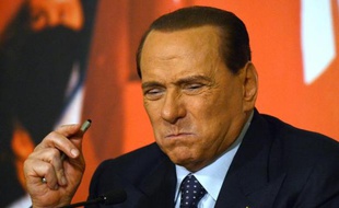 L'ex-chef du gouvernement Silvio Berlusconi, au centre de la vie politique italienne depuis 20 ans, se prépare mercredi à un vote qui sanctionnera son expulsion du parlement, sans conséquences immédiates toutefois sur le gouvernement.