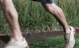 Un homme faisant un jogging (illustration)