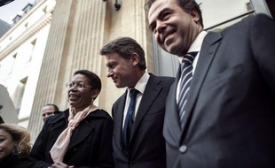 L'ancien ministre UMP de l'Education Luc Chatel a accusé son successeur socialiste Vincent Peillon de paraphraser le maréchal Philippe Pétain dans un entretien où il défend un enseignement de la morale laïque.