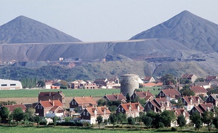 Illustration d'un paysage de l'ancien bassin minier du Nord-Pas-de-Calais.