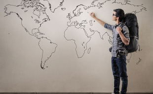 Le PVT permet aux jeunes de voyager dans certains pays tout en étant autorisés à y travailler.