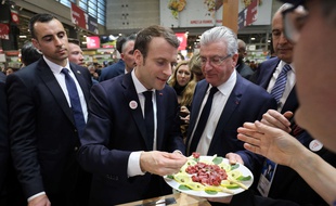 Au Salon de l'agriculture, Emmanuel Macron a souligné qu'il était «consommateur» de viande.