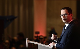 Benoît Hamon s'exprime à l'issue du premier tour de l'élection présidentielle, le 23 avril 2017.