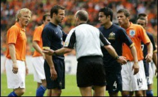 L'Australie qui a tenu les Pays-Bas en échec (1-1) dimanche à Rotterdam en match de préparation pour le Mondial-2006 de football (9 juin - 9 juillet) a quelque peu grippé la mécanique 'Oranje' à une semaine du début de la compétition en Allemagne.