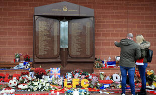 Monument rendant hommage aux victimes du drame du stade d'Hillsborough où près d'une centaine de fans de Liverpool sont décédés.
