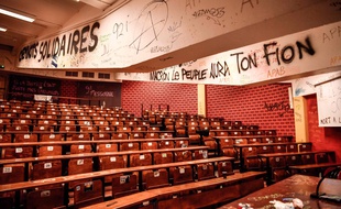 A Tolbiac, occupée depuis plusieurs semaines, les dégradations sont nombreuses dans les locaux.