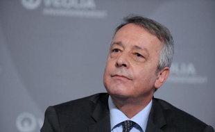 Les syndicats CFDT, CFE-CGC, CGT et FO de Veolia Environnement ont réclamé ensemble jeudi la démission du PDG Antoine Frérot, ainsi que celles du comité exécutif et du conseil d'administration du groupe, estimant que "le fossé n'a jamais été aussi profond entre les dirigeants et les salariés".
