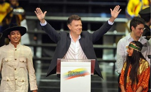 Juan Manuel Santos, élu avec 69 % des voix, a appelé les Farc à libérer tous les otages.
