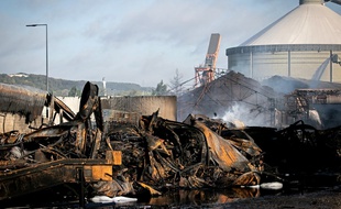 La préfecture de Seine-Maritime a annoncé mardi soir que 5.253 tonnes de produits chimiques avaient été détruits dans l'incendie de l'usine Lubrizol.