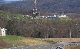 Plateforme de forage de gaz de schiste aux Etats-Unis