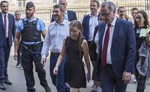 Greta Thunberg avec Matthieu Orphelin (à gauche) et Richard Ferrand (à droite)
