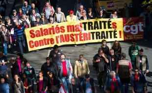 La manifestation de dimanche contre le traité européen et les politiques d?austérité est un véritable "coup de semonce" pour François Hollande, littéralement "débordé par la gauche", estiment lundi de nombreux éditorialistes.