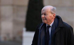 Jacques Toubon, le Défenseur des droits, dans la cour de l'Elysée à Paris.