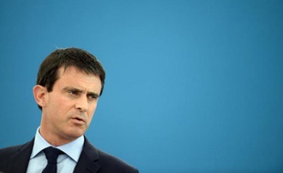 Le Premier ministre Manuel Valls en visite dans une usine à Gasny le 27 juin 2014