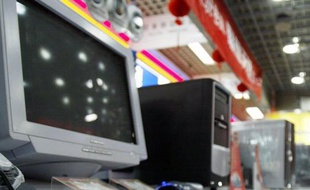 La Chine a pour la première fois détrôné les Etats-Unis l'an dernier comme premier marché mondial des ordinateurs de bureau (PC), plébiscités par la population des zones rurales, selon une étude lundi du cabinet de recherche IHS iSuppli.