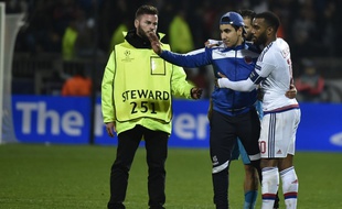 Sofian avait réussi à rejoindre son idole Lacazette sur la pelouse de Gerland