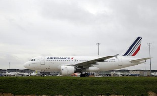 Un avion d'Air France sur le tarmac de l'aéroport de Roissy, le 5 octobre 2015