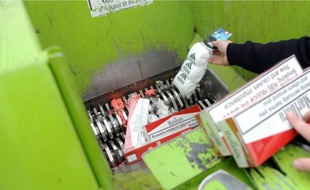 Cigarettes et vêtements sont les produits contrefaits les plus achetés sur Internet.