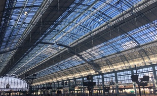 La gare Saint-Jean à Bordeaux. Verrière.