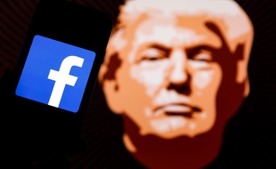Facebook a six mois à partir du 5 mai 2021 pour décider de l'avenir du compte de Donald Trump, qui reste suspendu dans l'immédiat.