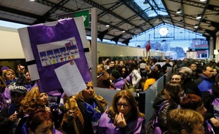 Les défenseurs de l'avortement, rejoints par un groupe de femmes arrivées à bord d'un "train de la liberté", manifestent ce samedi à Madrid contre le projet de loi supprimant quasiment le droit à avorter, parallèlement à d'autres manifestations de soutien à Londres et Paris.