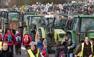 Des opposants au projet d'aéroport de Notre-Dame-des-Landes bloquent le périphérique nantais, le 9 janvier 2015.