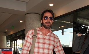 L'acteur Gerard Butler à l'aéroport de Los Angeles.